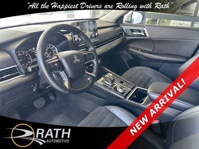 2024 Mitsubishi Outlander SE Black Edition with Pano Roof