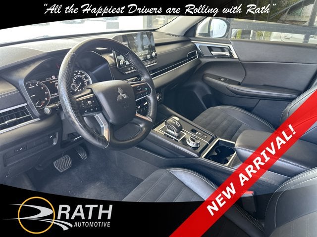 2024 Mitsubishi Outlander SE Black Edition with Pano Roof