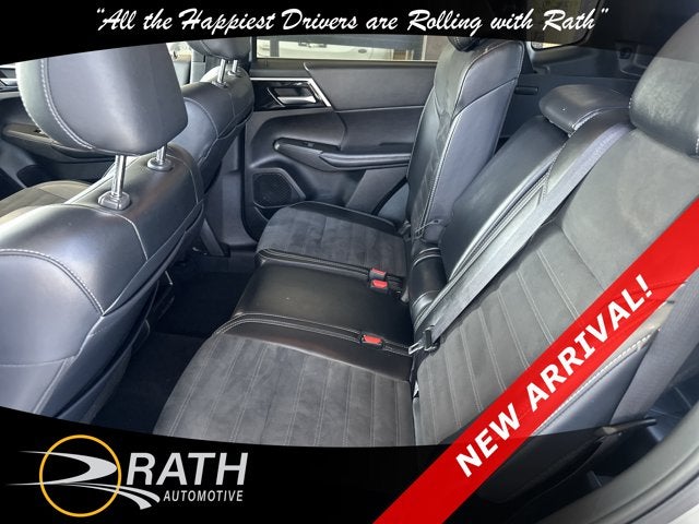 2024 Mitsubishi Outlander SE Black Edition with Pano Roof