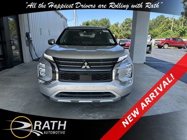 2024 Mitsubishi Outlander SE Black Edition with Pano Roof
