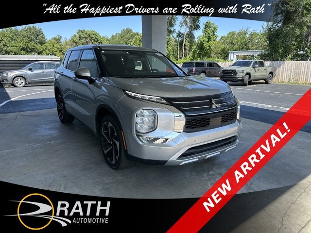 2024 Mitsubishi Outlander SE Black Edition with Pano Roof