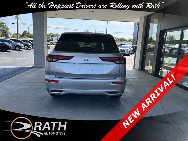 2024 Mitsubishi Outlander SE Black Edition with Pano Roof