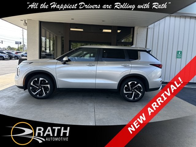 2024 Mitsubishi Outlander SE Black Edition with Pano Roof