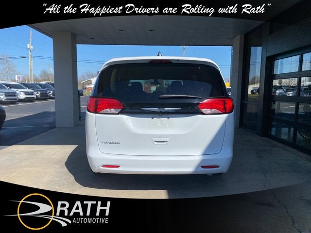 2022 Chrysler Voyager LX