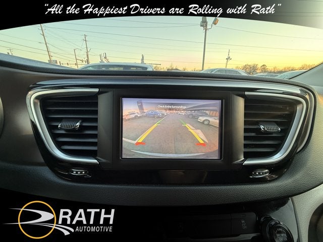 2023 Chrysler Voyager LX