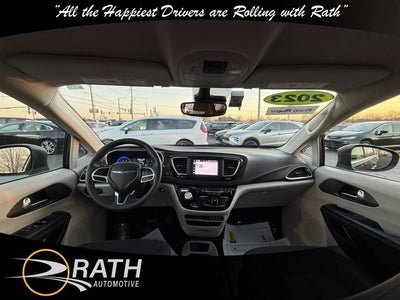 2023 Chrysler Voyager LX