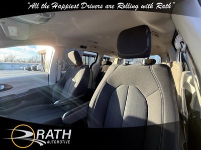 2022 Chrysler Voyager LX