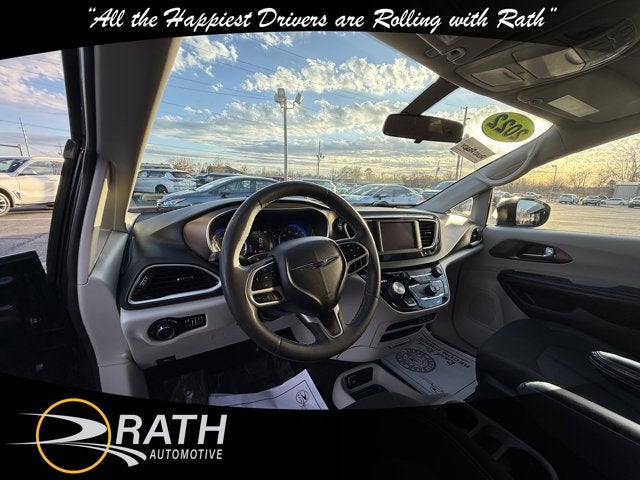 2022 Chrysler Voyager LX