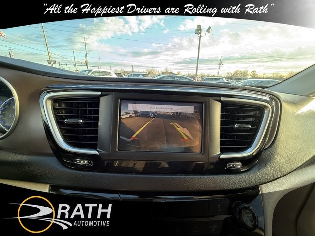 2022 Chrysler Voyager LX