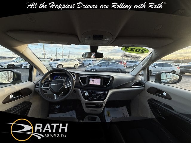 2022 Chrysler Voyager LX