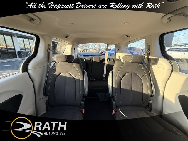 2022 Chrysler Voyager LX