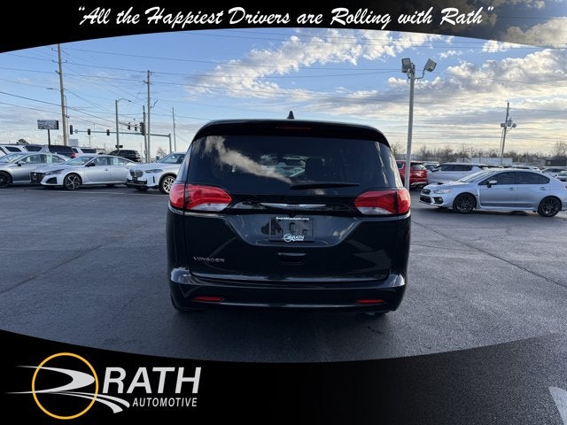 2022 Chrysler Voyager LX