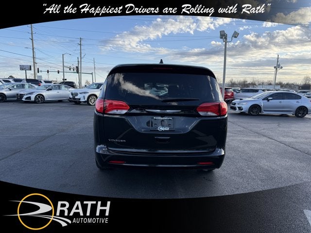 2022 Chrysler Voyager LX