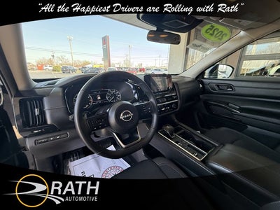 2025 Nissan Pathfinder SV