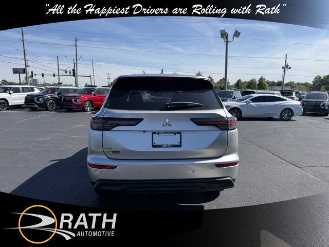 2026 Mitsubishi Outlander ES