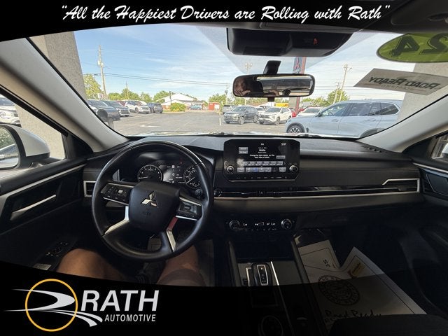 2024 Mitsubishi Outlander SE
