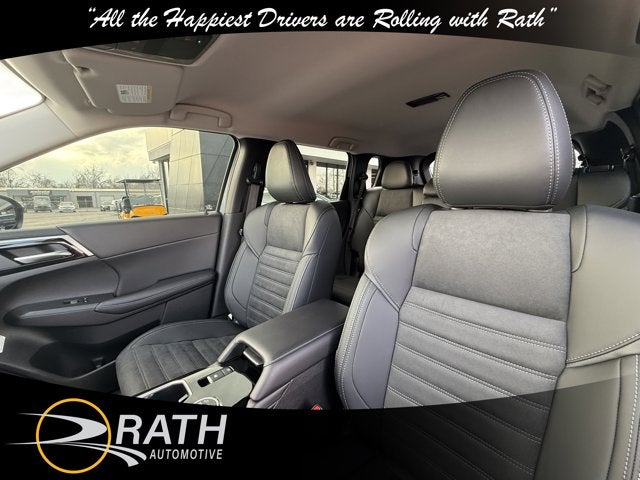 2026 Mitsubishi Outlander SE