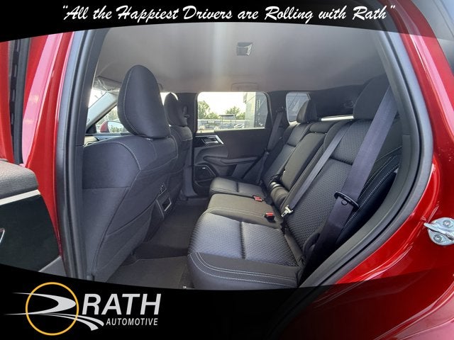 2025 Mitsubishi Outlander ES