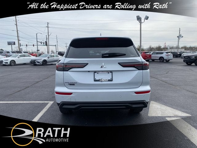 2026 Mitsubishi Outlander ES