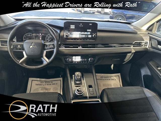 2024 Mitsubishi Outlander SE Black Edition w/Pano Roof