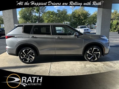 2024 Mitsubishi Outlander SE Black Edition w/Pano Roof