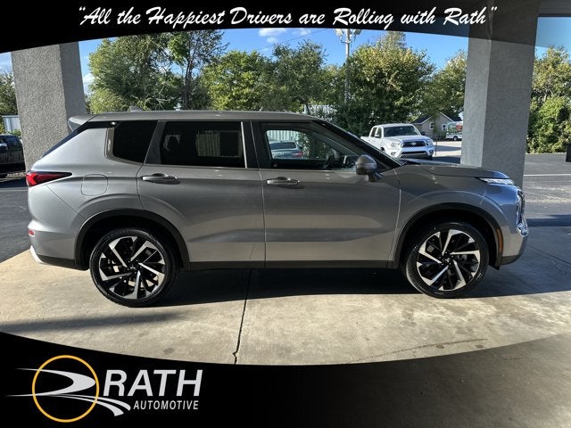 2024 Mitsubishi Outlander SE Black Edition w/Pano Roof