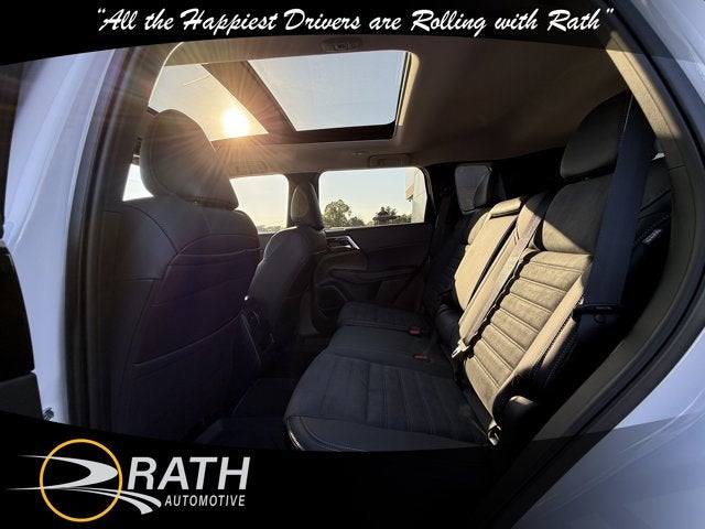 2025 Mitsubishi Outlander Plug-In Hybrid SE Tech Package